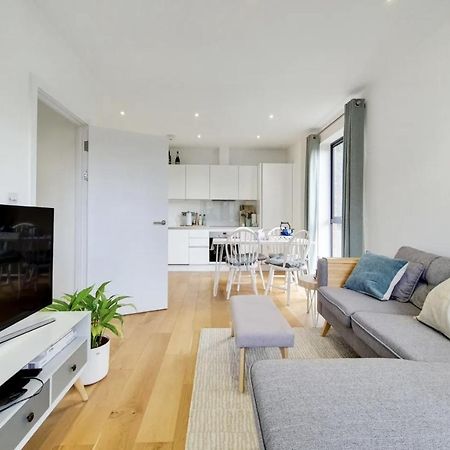Luxury 2 Bed 2 Bath With Balcony New Build Apartment *South Central London* Buitenkant foto