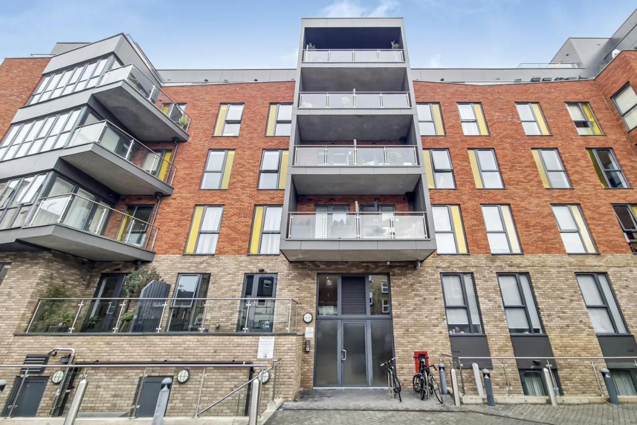 Luxury 2 Bed 2 Bath With Balcony New Build Apartment *South Central London* Buitenkant foto