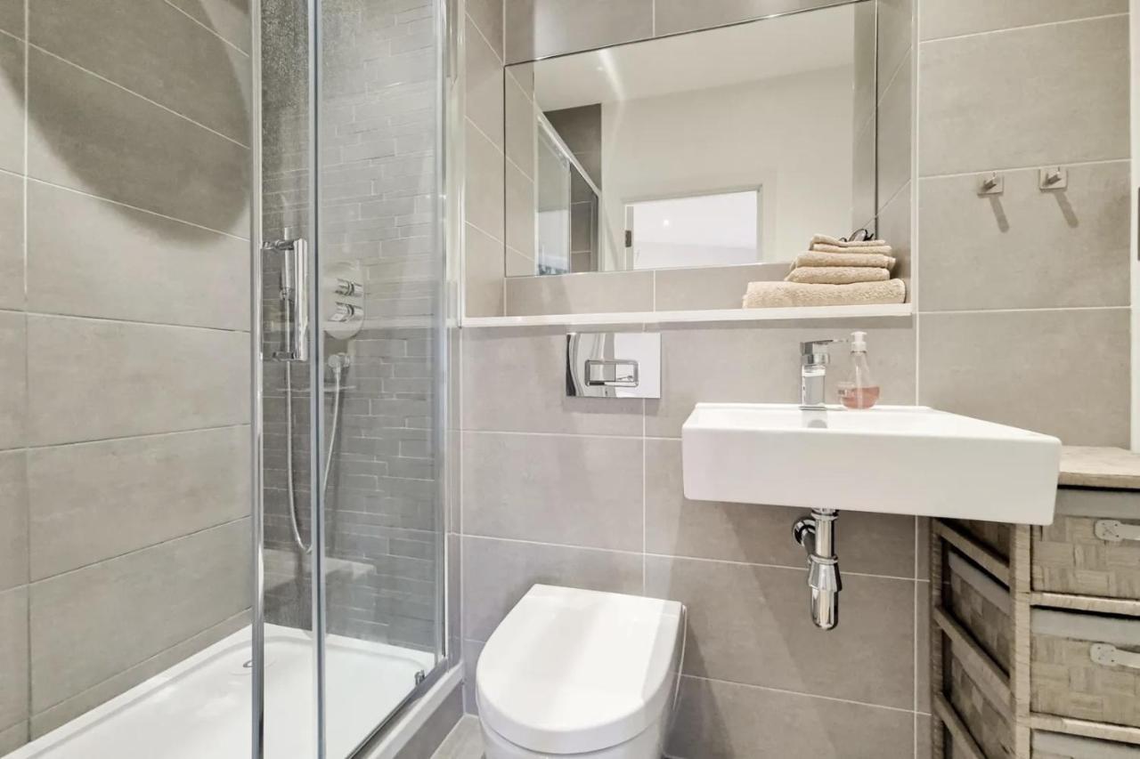 Luxury 2 Bed 2 Bath With Balcony New Build Apartment *South Central London* Buitenkant foto