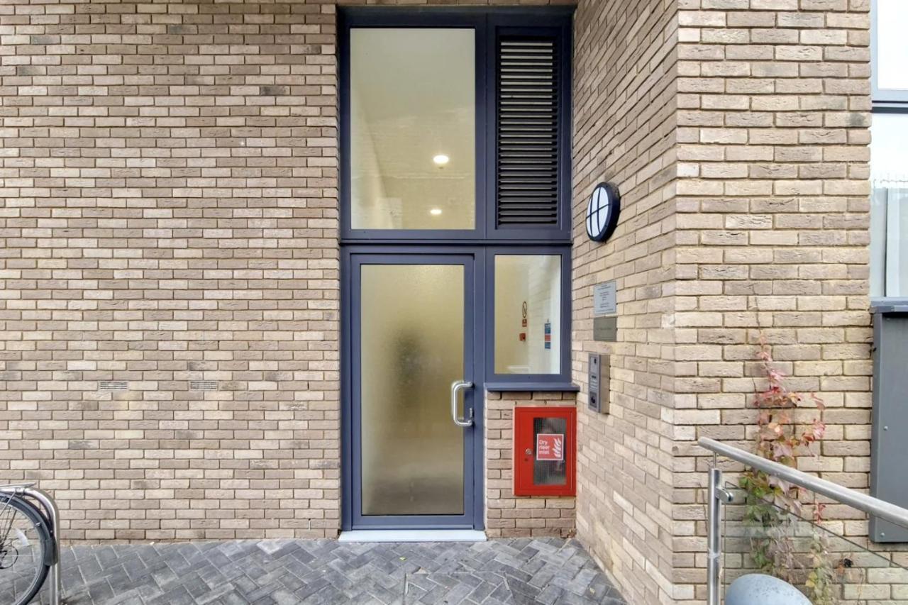Luxury 2 Bed 2 Bath With Balcony New Build Apartment *South Central London* Buitenkant foto