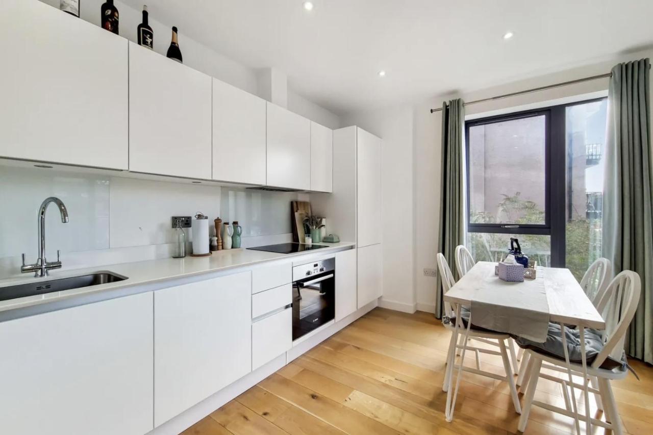 Luxury 2 Bed 2 Bath With Balcony New Build Apartment *South Central London* Buitenkant foto